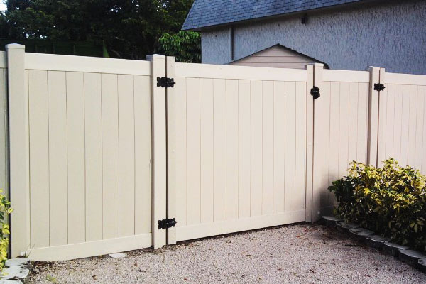 Vinyl Fence installation broward county